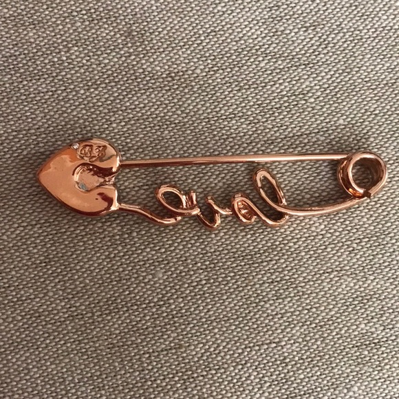Betsey Johnson love pin - Picture 4 of 7